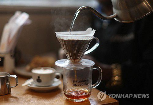 10일(현지시간) 브라질 리우데자네이루의 한 카페[리우데자네이루 로이터=연합뉴스. 재판매 및 DB 금지]