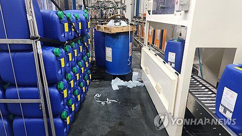 울산 수산화테트라메틸암모늄(TMAH) 누출 현장[울산소방본부 제공. 재판매 및 DB 금지]