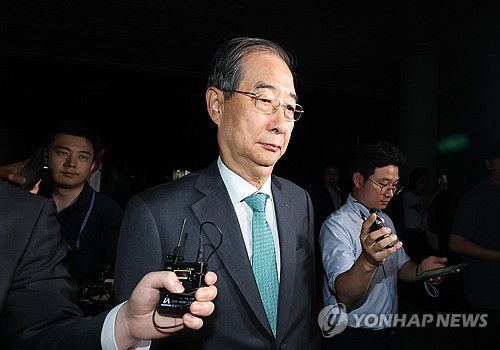 한덕수 전 국무총리, 내란특검 조사 종료(서울=연합뉴스) 임화영 기자 = 한덕수 전 국무총리가 2일 서울 서초구 서울고검에서 내란특검 조사를 받은 뒤 청사를 떠나고 있다. 2025.7.2 hwayoung7@yna.co.kr