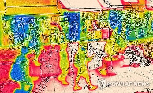 폭염 이어지는 명동 거리(서울=연합뉴스) 김성민 기자 = 폭염이 이어지고 있는 9일 문을 열어둔 채 냉방 중인 서울 중구 명동 매장을 열화상 카메라로 촬영한 모습.      온도가 높은 곳은 붉게, 낮은 곳은 푸르게 표시돼 있다. 2025.7.9     ksm7976@yna.co.kr