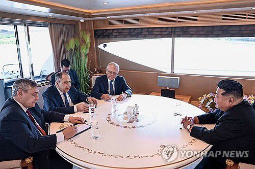 북한 원산서 김정은과 만난 세르게이 라브로프 러시아 외무장관[AFP/러 외무부 연합뉴스. 재판매 및 DB 금지]