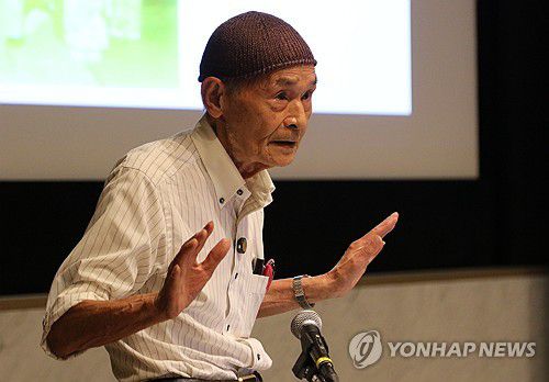 피폭 경험담 이야기하는 가지야 씨(히로시마=연합뉴스) 박상현 특파원 = 1945년 일본 히로시마에 원자폭탄이 투하됐을 당시 6살 어린이였던 가지야 후미아키 씨가 8일 히로시마 평화기념자료관에서 피폭 경험담을 이야기하고 있다.