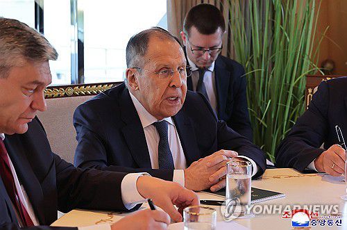 김정은, 러 외무장관 라브로프 접견(평양 조선중앙통신=연합뉴스) 북한 김정은 국무위원장이 12일 세르게이 라브로프 러시아 외무장관을 접견했다고 조선중앙통신이 13일 보도했다. 2025.7.13      [국내에서만 사용가능. 재배포 금지. For Use Only in the Republic of Korea. No Redistribution] nkphoto@yna.co.kr