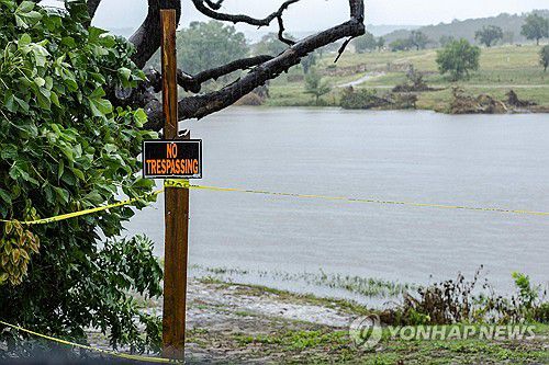 13일 폭우로 다시 수위가 높아진 미 텍사스 과달루페 강  [AFP=연합뉴스. 재판매 및 DB 금지]
