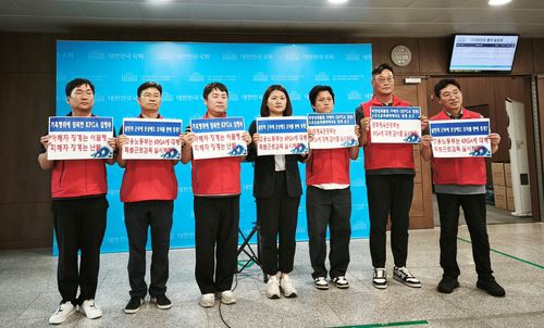 손솔 의원(가운데)과 KPGA 노조 관계자들. [촬영= 김동찬]