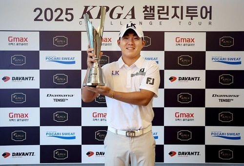 우승컵 든 김상현[KPGA 제공. 재배포 및 DB 금지]