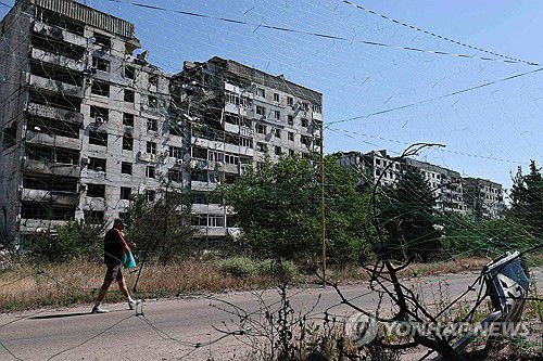 자포리자의 부서진 건물과 우크라이나군의 드론 방어망[AFP 연합뉴스 자료사진 재판매 및 DB 금지]