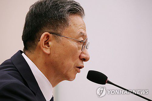 답변하는 정성호 법무부 장관 후보자(서울=연합뉴스) 김주성 기자 = 정성호 법무부 장관 후보자가 16일 국회 법제사법위원회에서 열린 인사청문회에서 위원 질의에 답변하고 있다. 2025.7.16 utzza@yna.co.kr