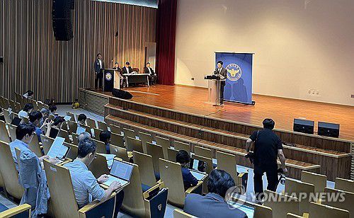 경찰, 해병대 채상병 수사 결과는?    (안동=연합뉴스) 황수빈 기자 = 2024년 7월 8일 오후 김형률 경북경찰청 수사부장이 해병대 채상병 사건 수사 결과를 발표하고 있다. 2024.7.8     hsb@yna.co.kr