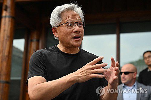 베이징에서 기자회견하는 엔비디아 CEO 젠슨 황[AFP 연합뉴스 자료사진. 재판매 및 DB 금지]