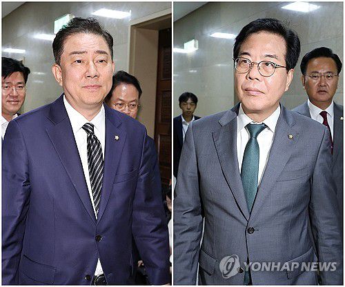 회동하는 여야 원내대표(서울=연합뉴스) 김주형 기자 = 더불어민주당 김병기 당 대표 직무대행 겸 원내대표(사진 왼쪽)와 국민의힘 송언석 비대위원장 겸 원내대표(사진 오른쪽)가 18일 국회에서 장관 후보자들의 인사청문 보고서 채택 등을 논의하기 위해 각각 운영위원장실로 들어가고 있다. 2025.7.18 kjhpress@yna.co.kr