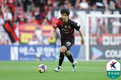 전북과 경기에 선발 출전해 포항 이적 후 첫 경기를 치른 기성용.[한국프로축구연맹 제공. 재판매 및 DB 금지]