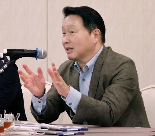 대한상의 하계포럼서 기자간담회 중인 최태원 SK그룹 회장[대한상의 제공. 재판매 및 DB 금지]