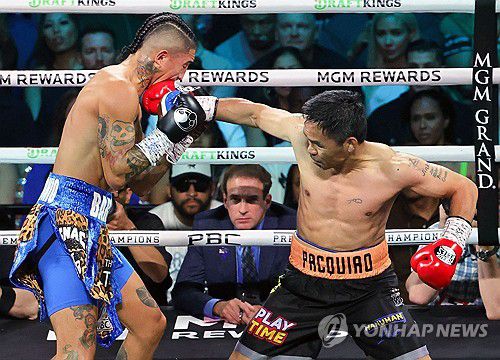 바리오스의 턱을 노린 파키아오의 오른손 스트레이트[게티이미지/AFP=연합뉴스]