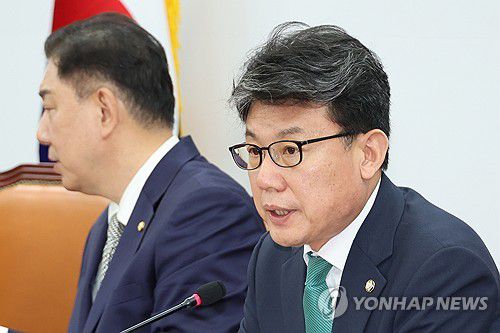 발언하는 진성준 정책위의장(서울=연합뉴스) 김주성 기자 = 더불어민주당 진성준 정책위의장이 17일 서울 여의도 국회에서 열린 정책조정회의에서 발언하고 있다. 2025.7.17 utzza@yna.co.kr