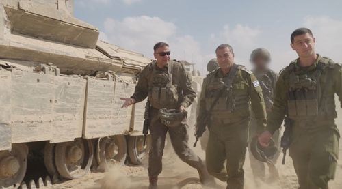 20일(현지시간) 가자지구 시찰 나선 에얄 자미르 이스라엘군 참모총장(가운데)[이스라엘군 제공. 재판매 및 DB 금지]