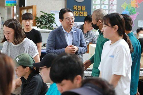 소비쿠폰 발급 안내하는 황규철 옥천군수[옥천군 제공. 재판매 및 DB 금지]