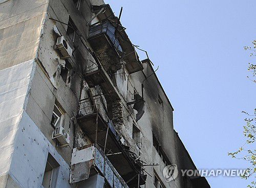 19일 오데사에서 러시아 드론 공습에 부서진 아파트[EPA 연합뉴스 자료사진 재판매 및 DB 금지]