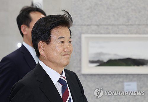 '항소심 법정으로'(전주=연합뉴스) 정경재 기자