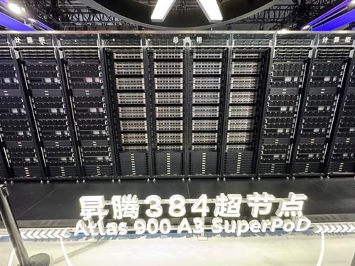 화웨이가 공개한 AI용 하드웨어 '성텅 384 슈퍼팟'(상하이=연합뉴스) 정성조 특파원 = 26일 오후 상하이 엑스포전람관에서 열린 '2025 세계인공지능대회' 전시장에서 화웨이가 공개한 AI용 하드웨어 '성텅 384 슈퍼팟'. 2025.7.26 xing@yna.co.kr