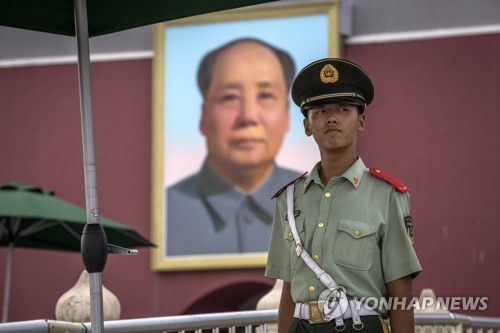 톈안먼(天安門) 광장에서 보이는 마오쩌둥 초상화[EPA=연합뉴스 자료사진]