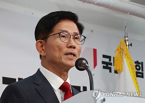 김문수, 당 대표 출마 선언(서울=연합뉴스) 김주형 기자 = 국민의힘 김문수 전 대선후보가 20일 서울 여의도 당사에서 당 대표 출마 선언을 하고 있다. 2025.7.20 kjhpress@yna.co.kr