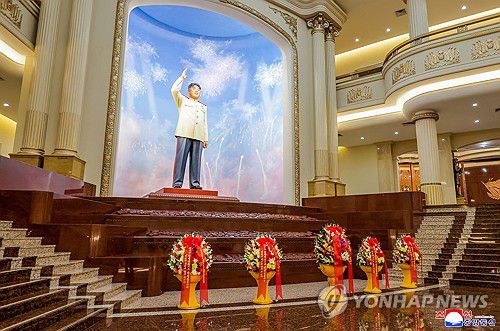 북한 김정은, '전승절' 72주년에 전승기념관 방문(평양 조선중앙통신=연합뉴스) 김정은 북한 국무위원장이 조국해방전쟁승리 72주년(7월 27일)을 맞아 지난 26일 조국해방전쟁승리기념관을 찾았다고 조선중앙통신이 27일 보도했다. 2025.7.27      [국내에서만 사용가능. 재배포 금지. For Use Only in the Republic of Korea. No Redistribution] nkphoto@yna.co.kr