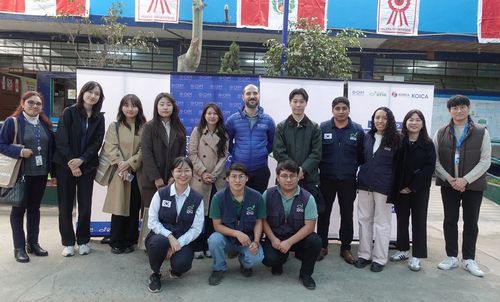 다문화 교육을 실시한 코이카와 기아대책페루 수도 리마의 공립학교에서 다문화 교육을 실시한 코이카와 기아대책 및 학교 관계자들. [코이카 제공. 재판매 및 DB 금지]