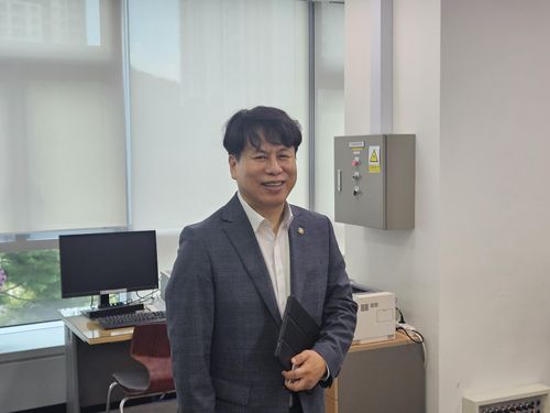 기자단과 인사하는 박인규 과학기술혁신본부장[촬영 조승한]