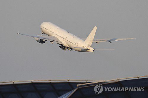 모스크바 공항 이륙하는 평양행 여객기(모스크바 AP=연합뉴스) 27일(현지시간) 모스크바와 평양을 잇는 첫 직항 여객기가 모스크바 셰레메티예보 공항을 이륙하고 있다 2025. 7. 27.