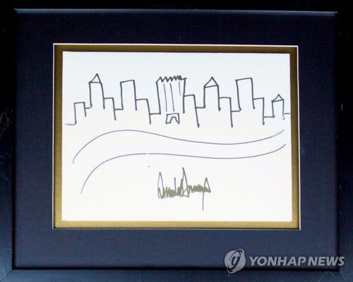 2017년 경매에 나온 도널드 트럼프 대통령의 그림(로스앤젤레스 EPA=연합뉴스 자료사진) 2017년 7월 25일 촬영된 도널드 트럼프 미국 대통령의 그림. 이 그림은 원래 트럼프 대통령이 그려서 자선행사에 기부했던 것으로, '네이트 D. 샌더스 경매'가 경매에 내놓았다. 크레딧 원문 표시 필수.  (EPA/NATE D. SANDERS AUCTIONS) [경매 주최측인 '네이트 D. 샌더스 경매'가 제공한 제3자 제공 사진. 크레딧 표시 필수. 보도용으로만 사용 가능. DB 및 재판매 금지] 2025.7.28