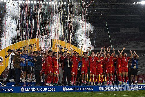 우승 세리머니 하는 베트남 선수단.[신화통신=연합뉴스]