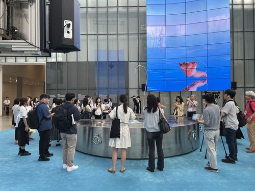 '아가몬 대백과: 외부 유출본'    (서울=연합뉴스) 김예나 기자 = 31일 서울 종로구 국립현대미술관 서울관의 개방형 공간 '서울박스'에서 'MMCA×LG 올레드(OLED) 시리즈 2025 - 추수, 아가몬 대백과: 외부 유출본' 전시 간담회가 열리고 있다. 2025.7.31     yes@yna.co.kr