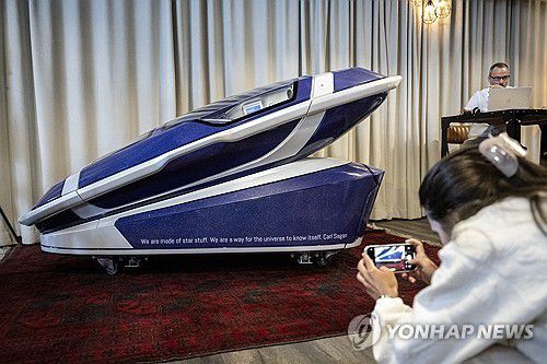 스위스 캡슐형 조력사망 기기 '사르코'(Sarco)[EPA=연합뉴스]