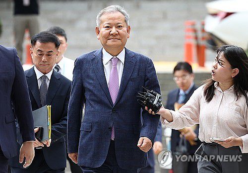 이상민 전 장관, 영장실질심사 출석(서울=연합뉴스) 김성민 기자 = 이상민 전 행정안전부 장관이 구속 전 피의자 심문(영장실질심사)를 위해 31일 서울 서초구 서울중앙지방법원으로 들어서고 있다. 2025.7.31 ksm7976@yna.co.kr