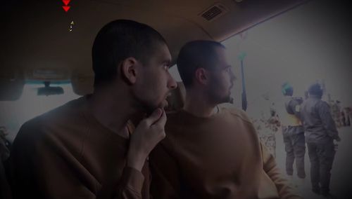 지난 2월 22일 에비아타르 다비드가 다른 인질 석방 행사를 지켜보는 모습[하마스 소셜미디어 계정 캡처. 재판매 및 DB 금지]