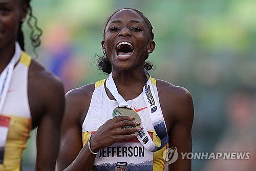 제퍼슨, 육상 여자 100ｍ 미국 챔피언(유진 AP=연합뉴스) 제퍼슨이 2일(한국시간) 미국 오리건주 유진 헤이워드 필드에서 열린 2025 미국육상선수권 여자 100ｍ 결선에서 우승한 뒤, 환하게 웃고 있다.