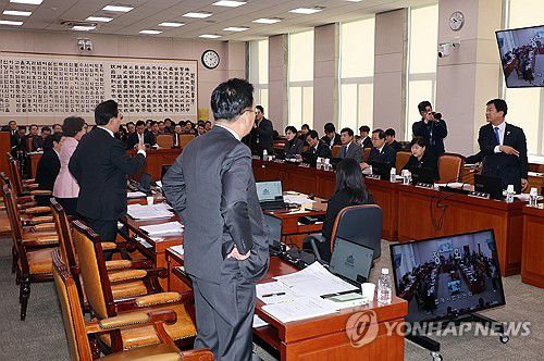 고성 오가는 법사위 전체회의[연합뉴스 자료사진]