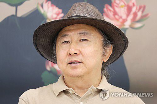 연극 '삼매경' 주인공 지춘성(서울=연합뉴스) 진연수 기자 = 국립극단 연극 '삼매경'의 배우 지춘성이 7일 서울 중구 국립극단에서 열린 라운드 인터뷰에서 질문에 답하고 있다. 2025.7.7 jin90@yna.co.kr