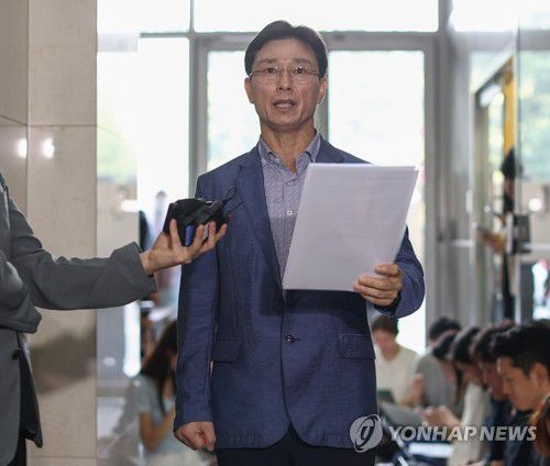 임성근 전 사단장, 특검 출석(서울=연합뉴스) 윤동진 기자 = 업무상 과실치사 혐의로 고발된 임성근 전 해병대 1사단장이 피의자 신분으로 조사를 받기 위해 7일 서울 서초동 순직해병특검팀으로 출석하며 발언하고 있다. 2025.8.7 mon@yna.co.kr