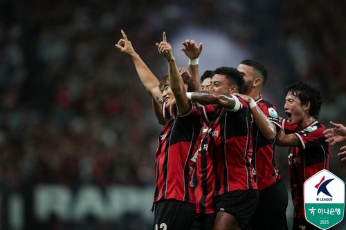 FC서울 김진수의 골세리머니[한국프로축구연맹 제공. 재판매 및 DB 금지]