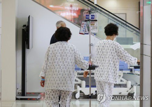 병원에 입원한 환자들[연합뉴스 자료사진] *기사와 관련이 없는 자료사진입니다.