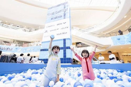 (서울=연합뉴스) 스타필드 고양에 열린 스윔웨어 특별전 '더 스윔(The Swim) 2025' 내 볼풀존에서 어린이 모델들이 신나게 놀고 있다. 2025.8.9. [신세계프라퍼티 제공. 재판매 및 DB금지]