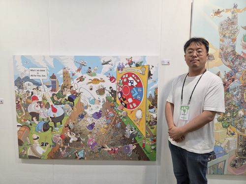 어반브레이크 2025(서울=연합뉴스) 박의래 기자 = 8일 서울 강남구 삼성동 코엑스에서 열린 '어반브레이크 2025'에서 작가 문진성이 자신의 작품 앞에 서서 설명하고 있다. 2025.8.8 laecorp@yna.co.kr