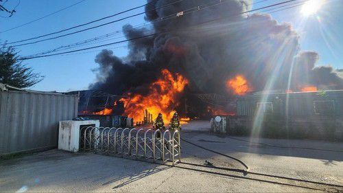 양주 돗자리 제조 공장서 화재…진화중[경기도북부소방재난본부, 재판매 및 DB 금지]