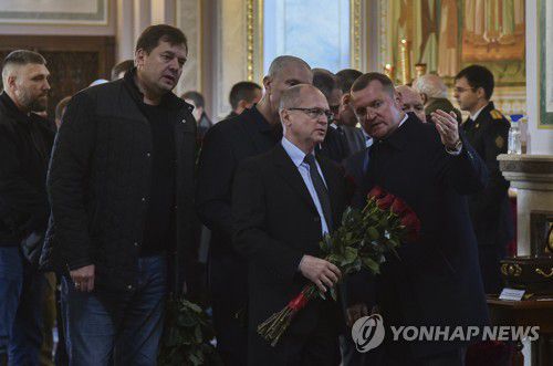 러시아 군인 장레식에 참석한 세르게이 키리옌코[EPA=연합뉴스. 재판매 및 DB 금지]