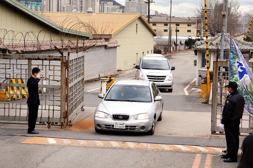 하야리아 부지 관리권이 부산시에 이양된 2010년 1월 27일 주한미군 일행이 부대를 떠나는 모습. [연합뉴스 자료사진]