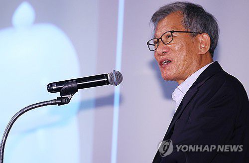 유홍준 관장, '조선 전기 미술' 특별강연(서울=연합뉴스) 진연수 기자 = 유홍준 국립중앙박물관 관장이 14일 오후 서울 용산구 국립중앙박물관 대강당에서 조선 전기 미술 특별 강연을 하고 있다. 2025.8.14 jin90@yna.co.kr