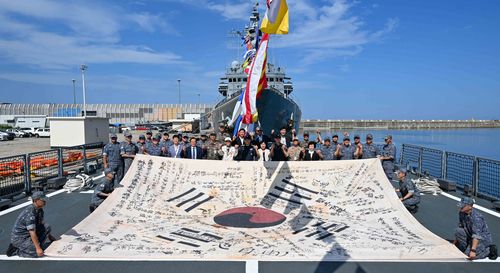 한국광복군 서명문 태극기 퍼포먼스[해군 1함대사령부 제공. 재판매 및 DB 금지]