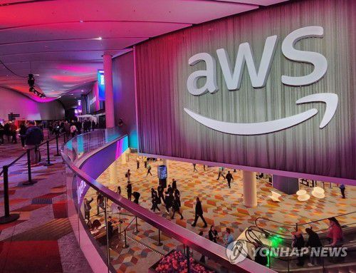 아마존웹서비스 리인벤트 2024    (라스베이거스=연합뉴스) 최현석 기자 = 지난 2일(현지시간) 미국 라스베이거스 베네시안 호텔 2층 볼룸장에서 세계 최대 클라우드 행사 '아마존웹서비스 리인벤트 2024'가 열리고 있다. 2024.12.3 harrison@yna.co.kr